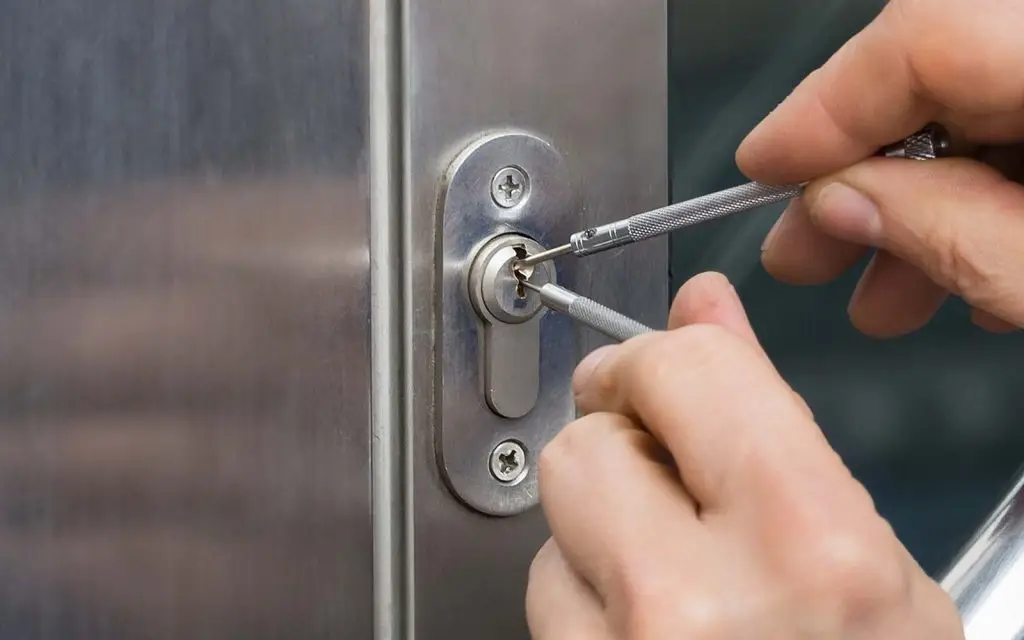 Emergency locksmith in London